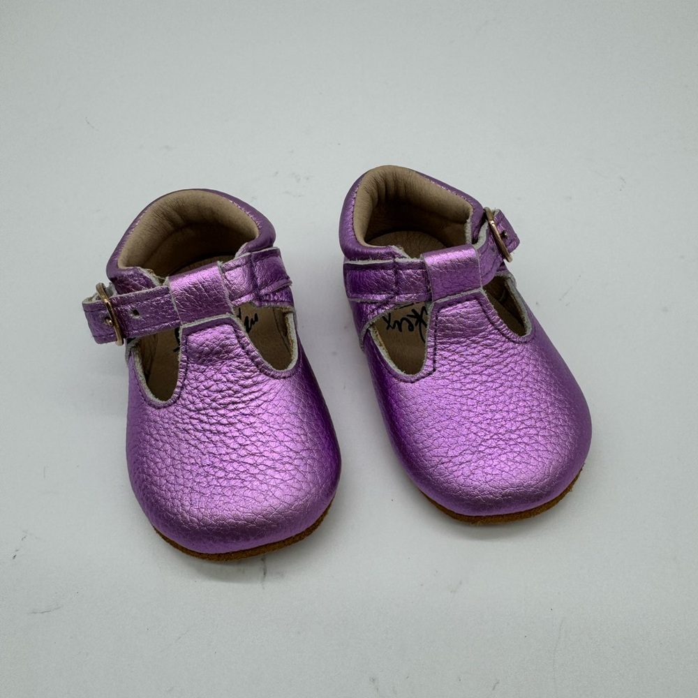 MONKEY FEET Adorable Purple Shoes. ❤️Sz 3 to 6 months❤️